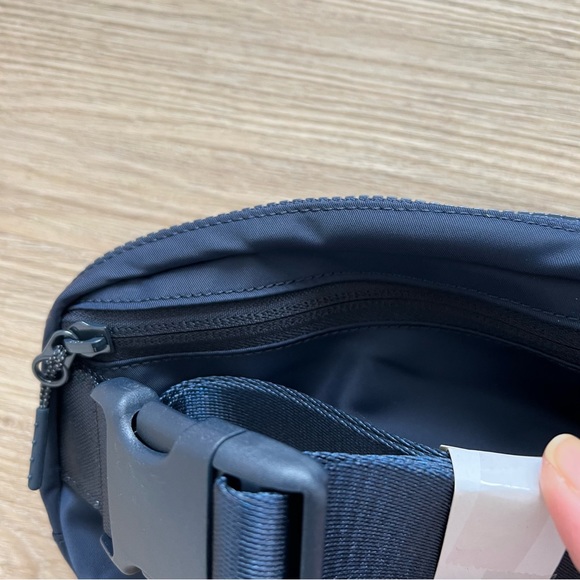 Lululemon Everywhere Belt Bag Navy Blue Nylon One Size - Picture 6 of 7